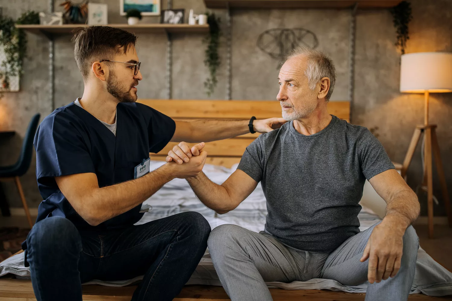 肌萎縮側(cè)索硬化癥發(fā)病年齡、危險因素和早期征兆