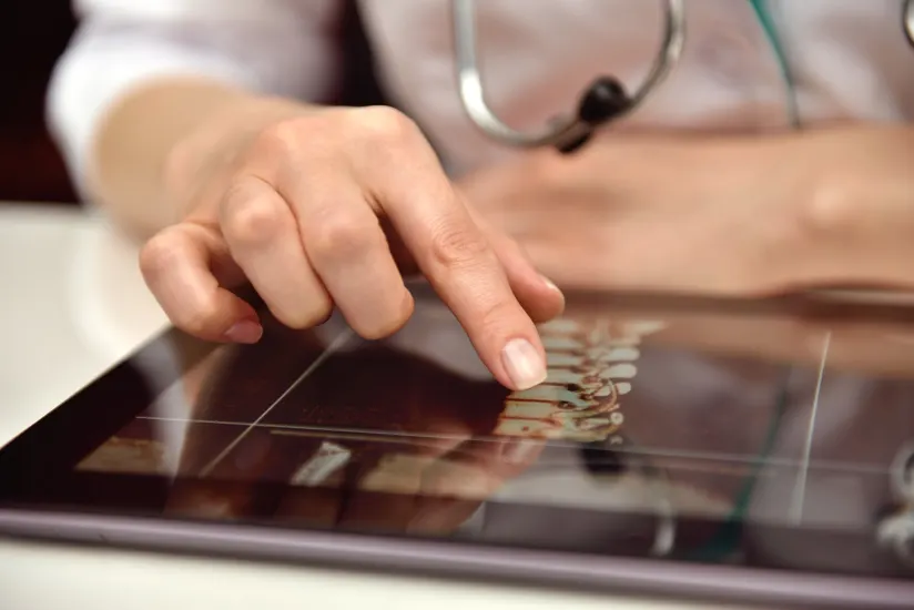 如果您的醫生懷疑脊髓損傷，則會進行影像學檢查以提供有關您的脊柱和脊髓的詳細信息。圖片來源：123RF.com。