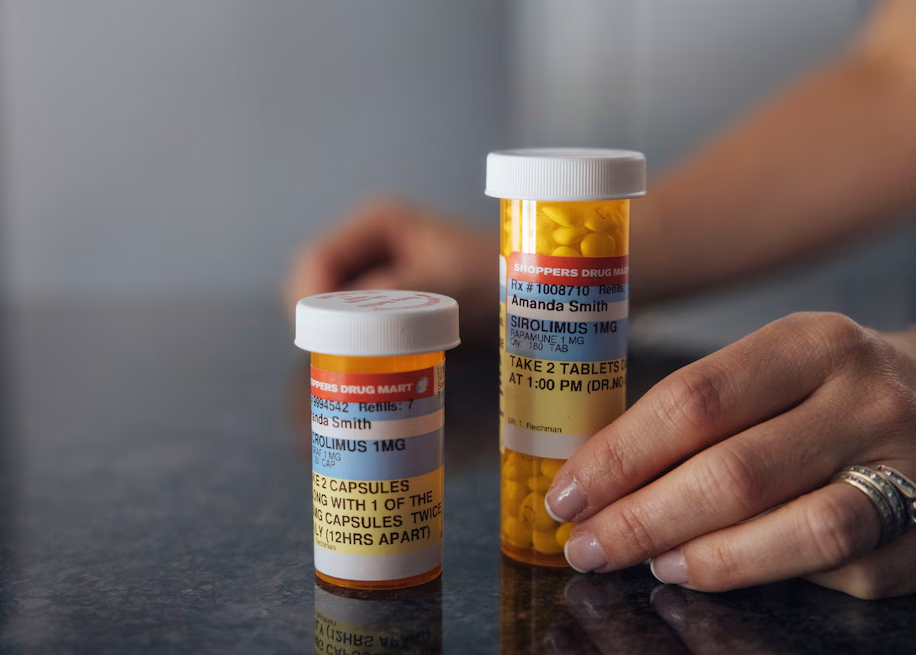 像史密斯這樣的患者必須服用免疫抑制藥物,以防止身體排斥產生胰島素的移植細胞 像史密斯這樣的患者必須服用免疫抑制藥物,以防止身體排斥產生胰島素的移植細胞