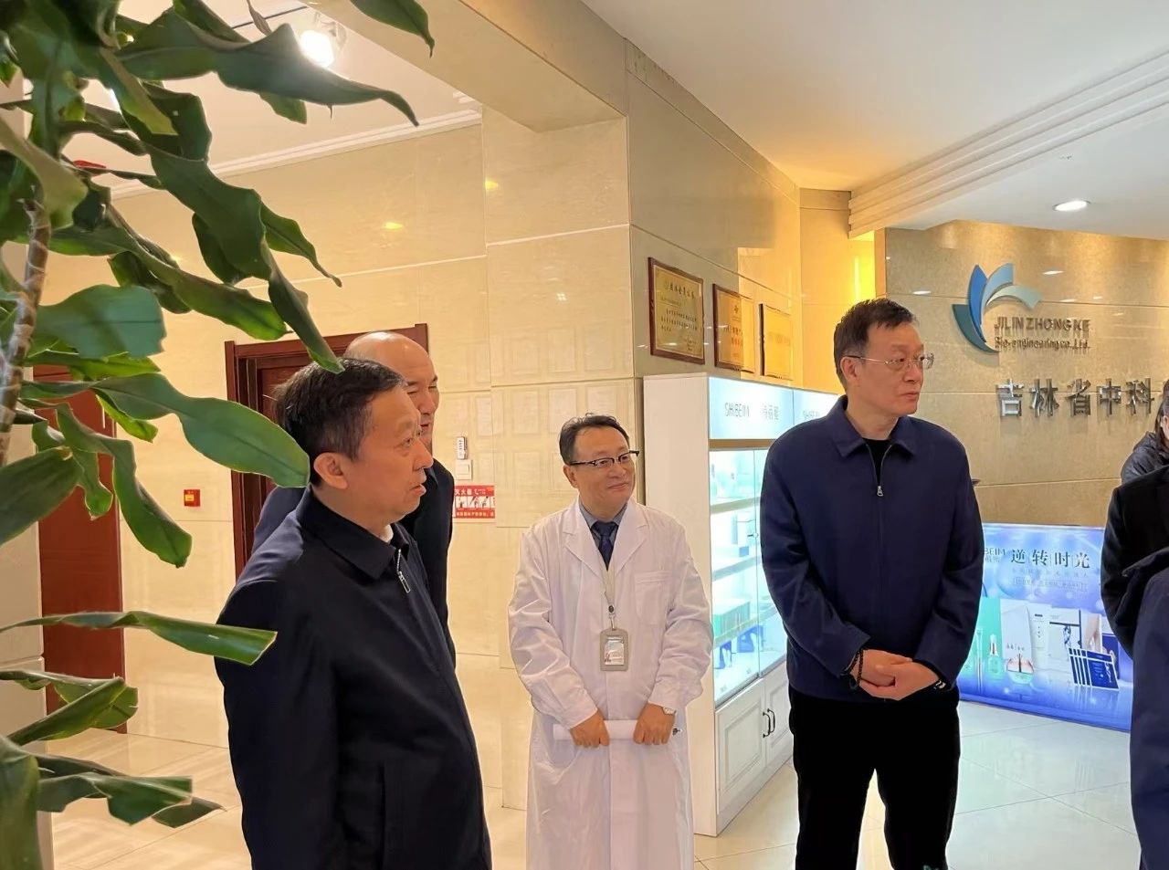 副省長李國強一行參觀中科實驗室 副省長李國強一行參觀中科實驗室