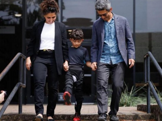 休斯頓大學(xué)團(tuán)隊創(chuàng)造了一種柔軟的智能外骨骼來幫助兒童行走。圖片來源:美國休斯頓大學(xué) 休斯頓大學(xué)團(tuán)隊創(chuàng)造了一種柔軟的智能外骨骼來幫助兒童行走。圖片來源:美國休斯頓大學(xué)