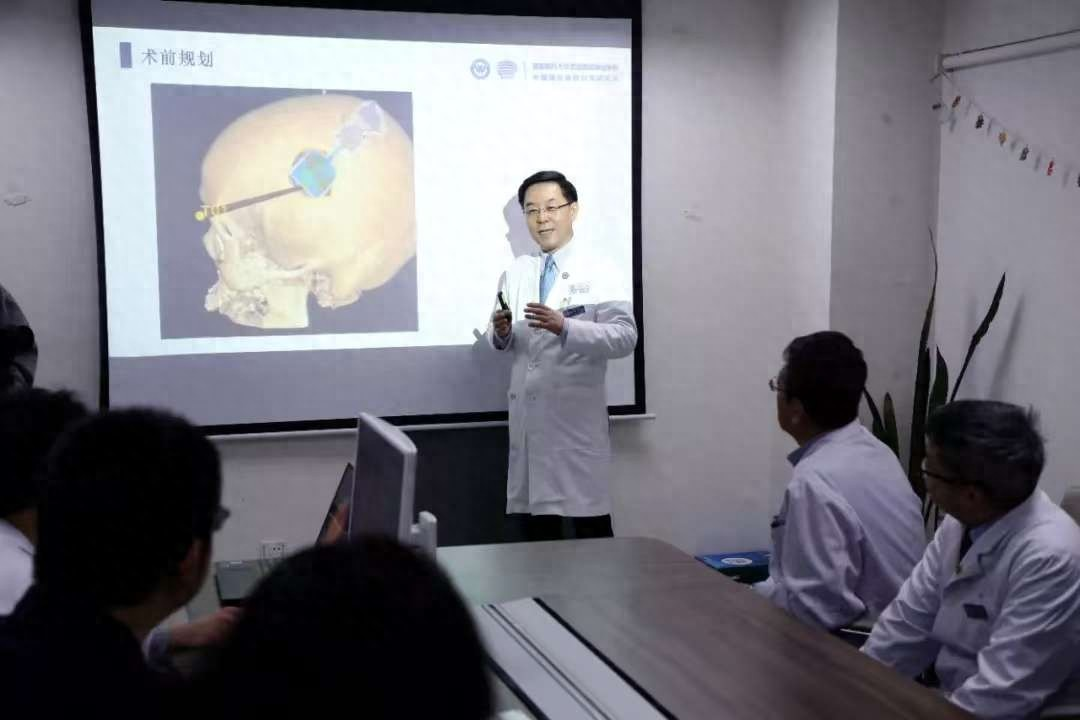 全球首例無線植入式中文語言腦機(jī)接口，成功幫助因漸凍癥導(dǎo)致失語的患者重建交流能力